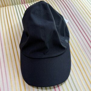 Women’s fast and free ponytail running hat